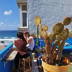 La Ventana Azul Surf Albergue