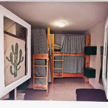La Ventana Azul Surf Hostel *