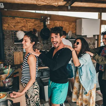 بيت شباب La Ventana Azul Surf *