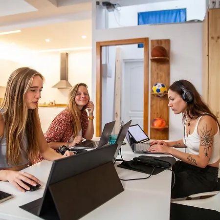 La Ventana Azul Surf بيت شباب *